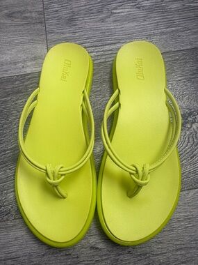 OluKai Women’s Neon Lime Knot Toe Sandals